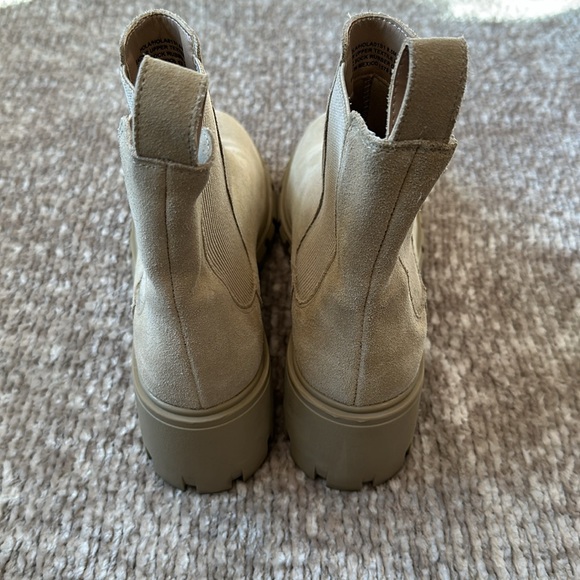 Steve Madden Hola Chelsea Lug Boots - Picture 5 of 12